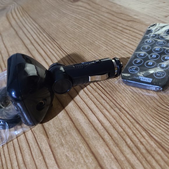 Nexxtech car FM Transmitter with remote (AS IS) - Picture 6 of 7